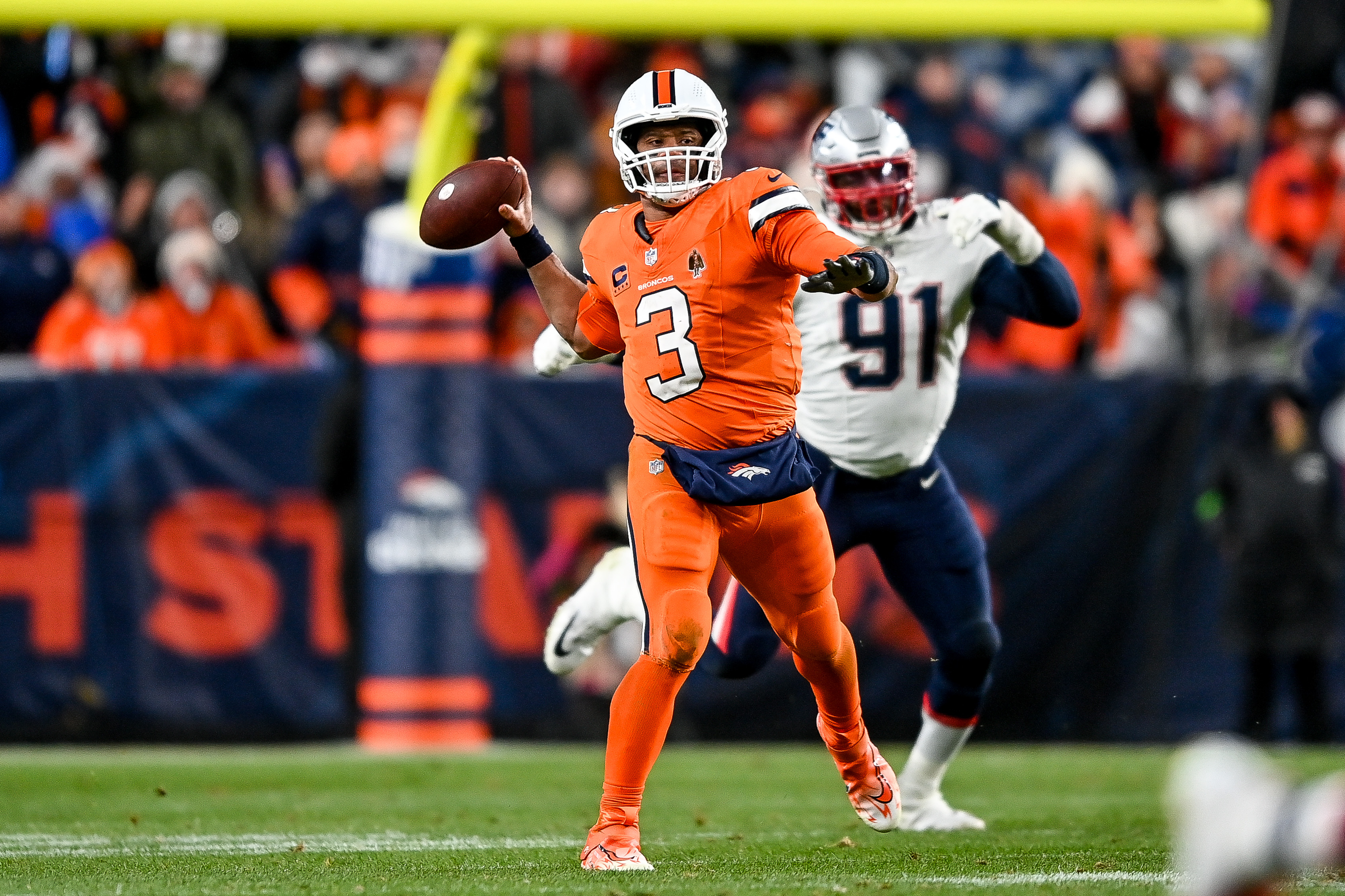 Quarterback Russell Wilson (#3) of the Denver Broncos passes in the game against the New England Patriots at Empower Field at Mile High in Denver, Colorado, December 24, 2023. /CFP 