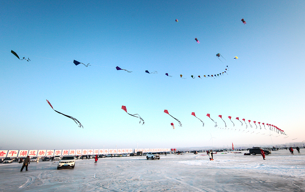 Giant kites float in the sky to celebrate a bountiful fishing season at Chagan Lake, northeast China's Jilin Province on December 28, 2023. /CFP