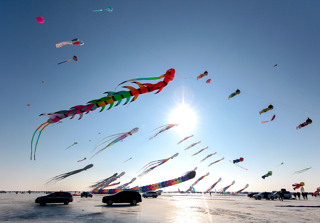 Giant kites float in the sky to celebrate a bountiful fishing season at Chagan Lake, northeast China's Jilin Province on December 28, 2023. /CFP