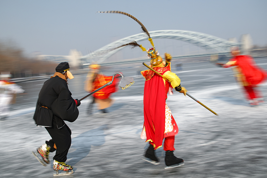Local residents of north China's Tianjin Municipality enjoy skiing in their special costumes which make them look quite like the characters of 