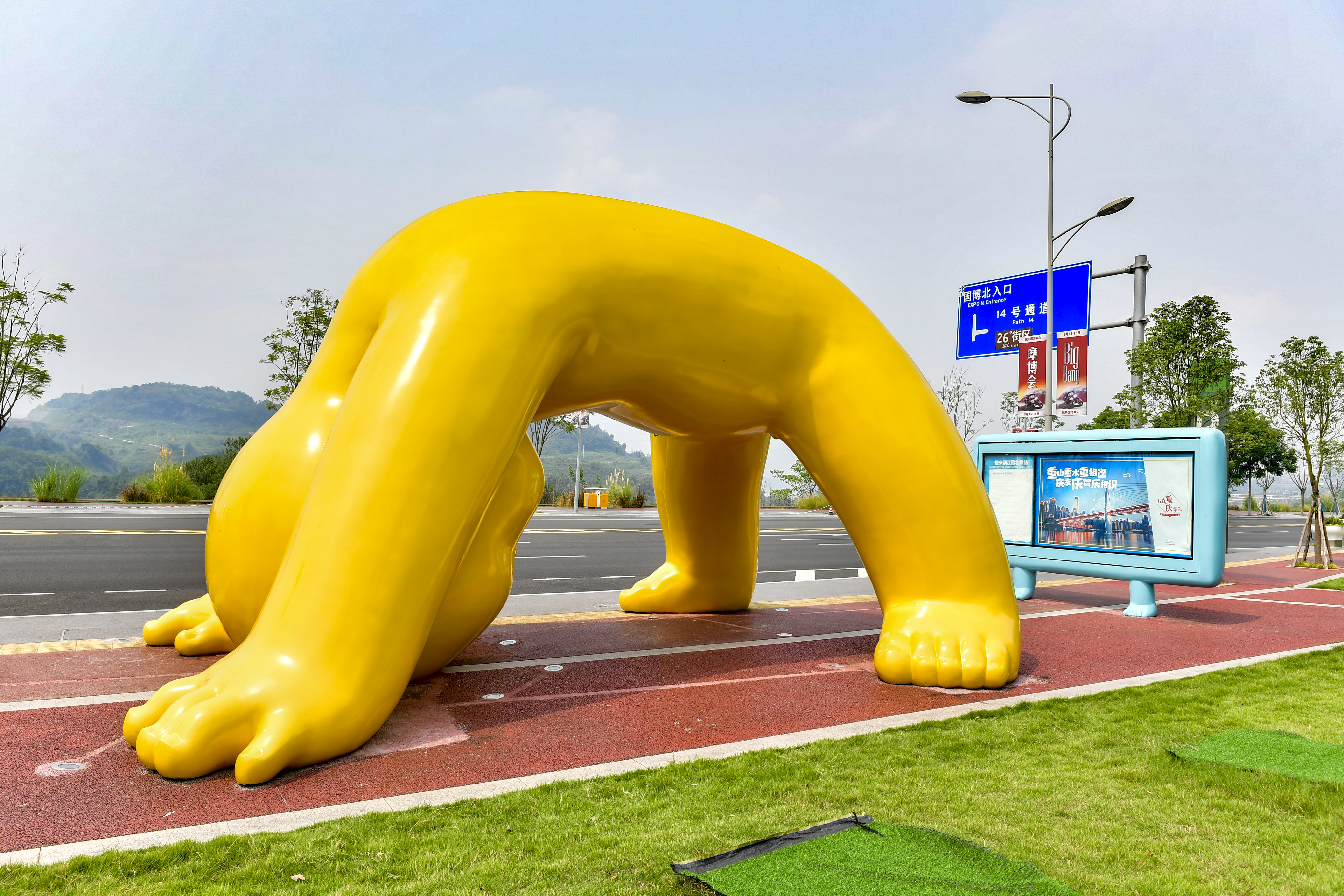 A bus shelter sculpted from the form of a giant baby is seen in the Yubei district of southwest China's Chongqing Municipality on September 19, 2023. /IC