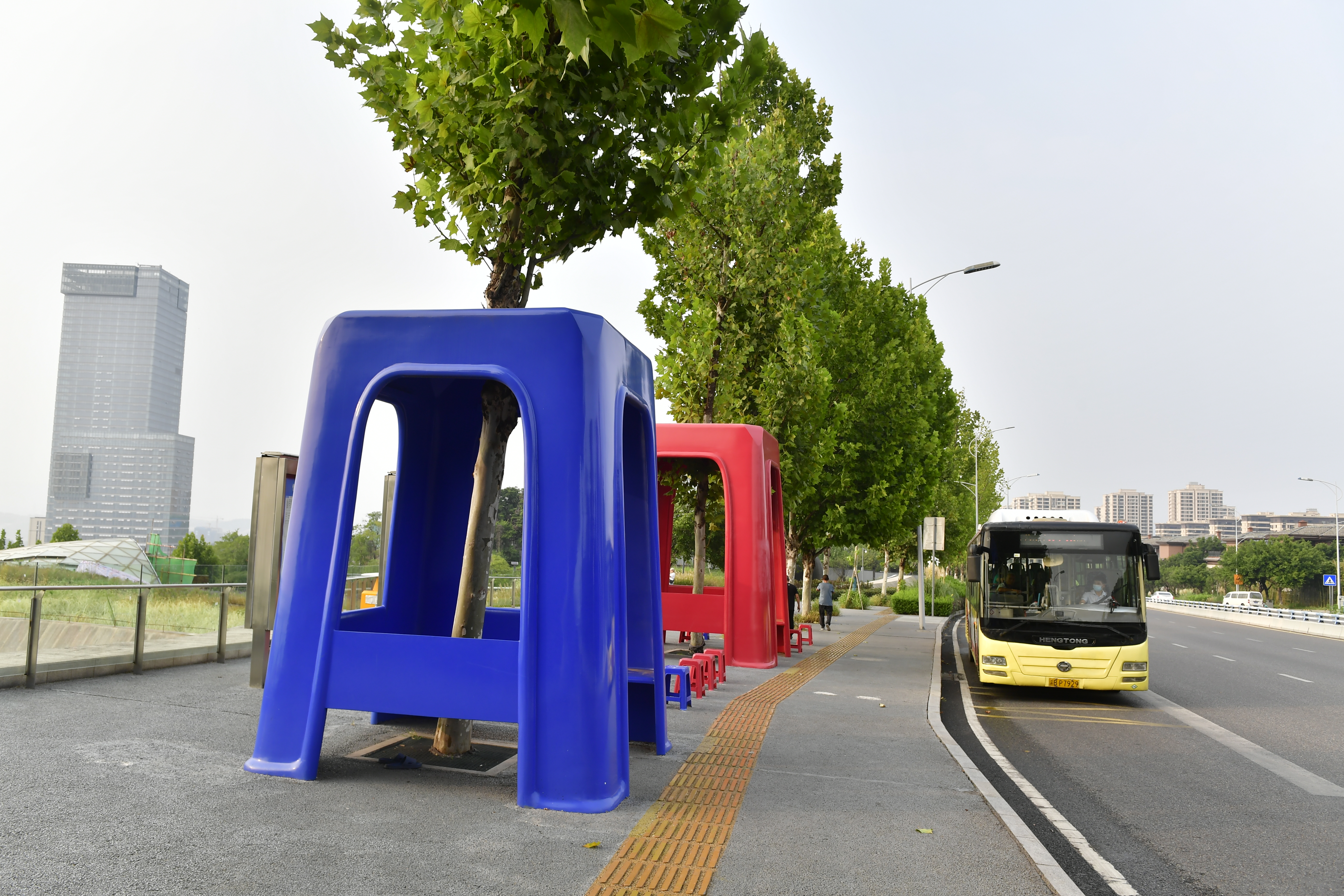 Bus shelters in the shape of giant stools are seen in the Yubei district of southwest China's Chongqing Municipality on September 19, 2023. /IC