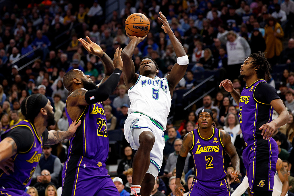 Anthony Edwards (#5) of the Minnesota Timberwolves drives toward the rim in the game against the Los Angeles Lakers at the Target Center in Minneapolis, Minnesota, December 30, 2023. /CFP
