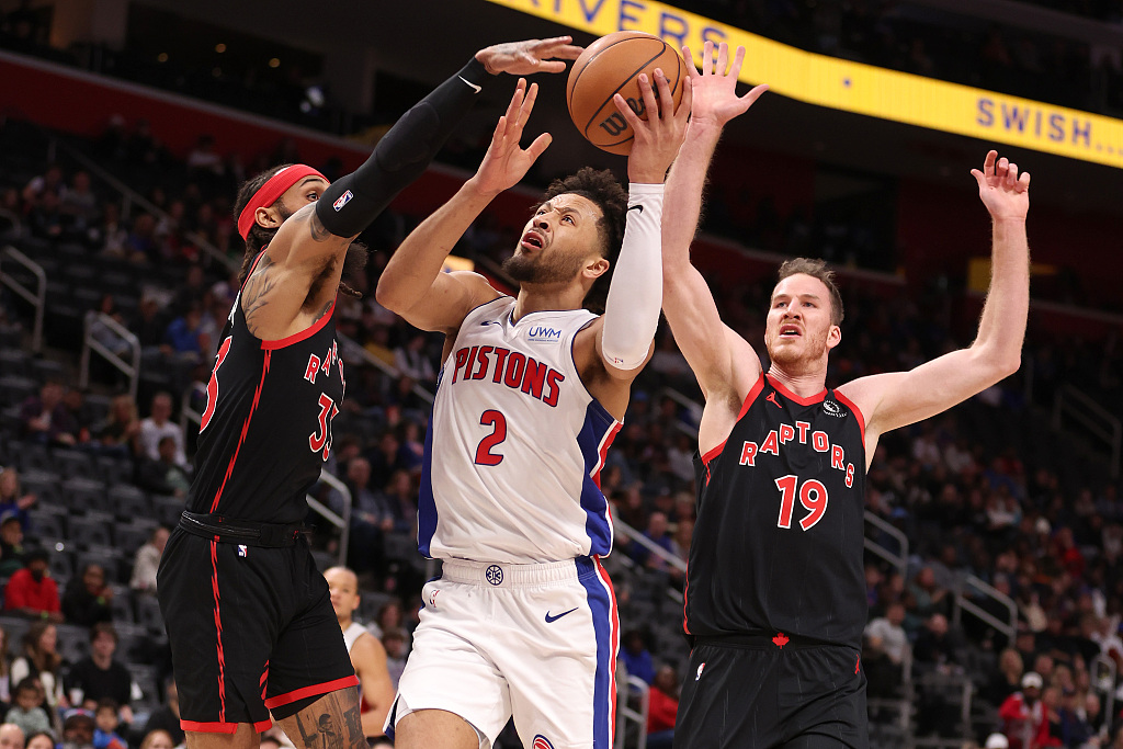 Cade Cunningham (#2) of the Detroit Pistons drives toward the rim in the game against the Toronto Raptors at Little Caesars Arena in Detroit, Michigan, December 30, 2023. /CFP