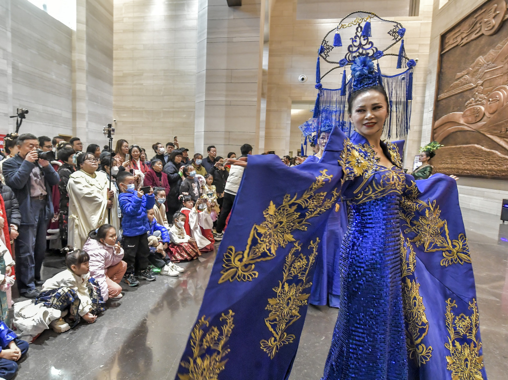 A woman showcases a hanfu costume she is wearing to a hanfu-themed event held at a museum in Urumqi in northwest China's Xinjiang Uygur Autonomous Region on November 18, 2023./CFP