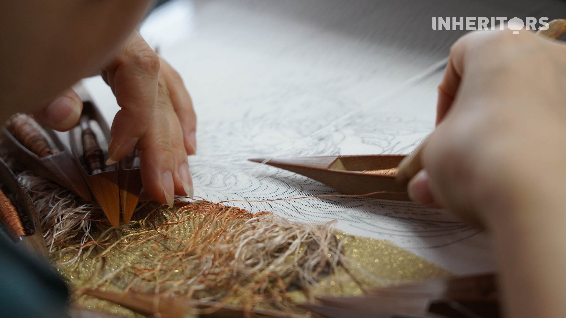 An artisan stitches a Kesi tapestry work using a shuttle in Suzhou, Jiangsu Province. /CGTN