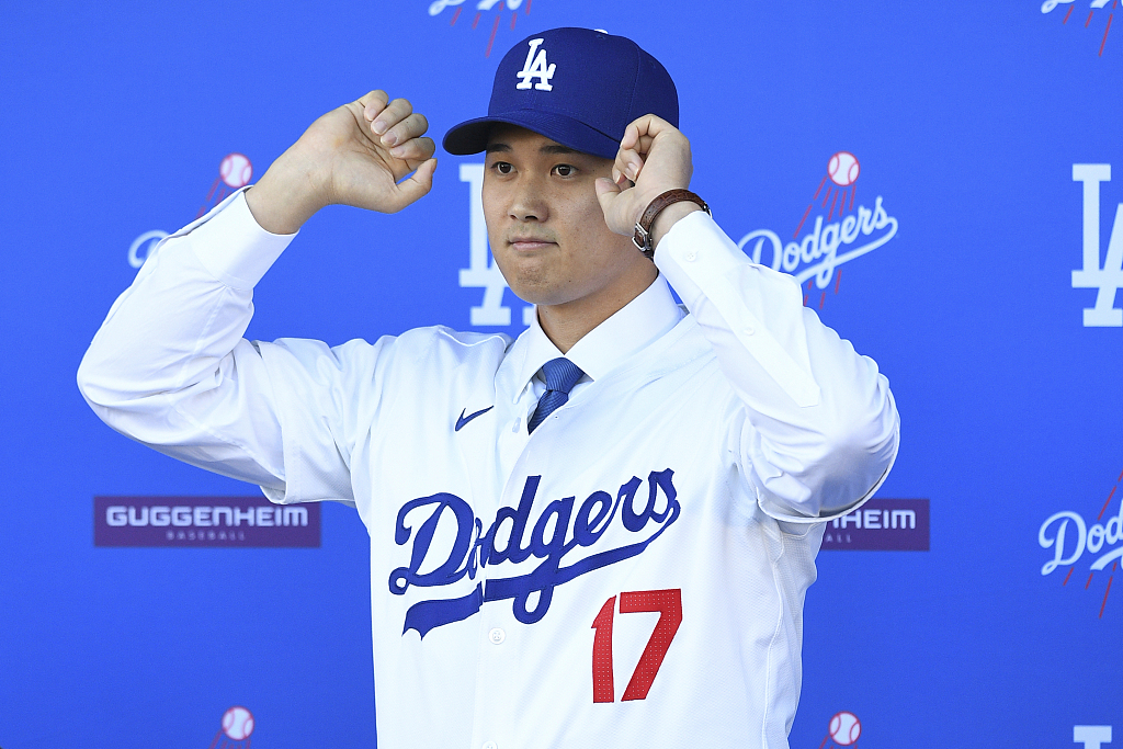 Shohei Ohtani of the Los Angeles Dodgers meets the press at Dodger Stadium in Los Angeles, California, December 14, 2023. /CFP
