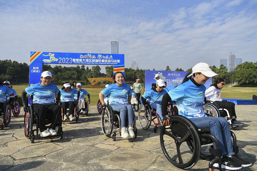 Runners during the first China Greater Bay Area Wheelchair Mini Marathon in Shenzhen, China, December 29, 2023. /CFP
