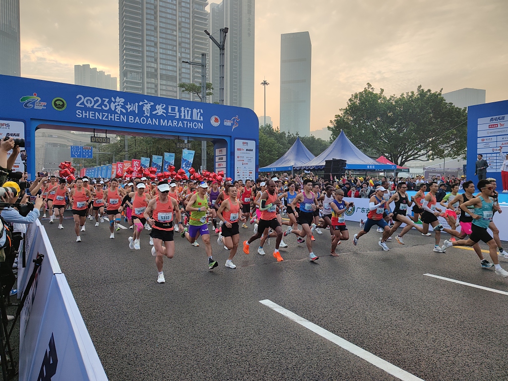 Runners during the Shenzhen Baoan Marathon in Shenzhen, south China's Guangdong Province, December 31, 2023. /CFP