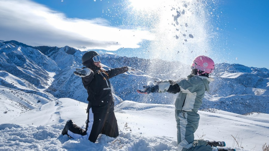 Tourists have fun at a ski resort in Fukang City, northwest China's Xinjiang Uygur Autonomous Region, December 22, 2023. /CFP