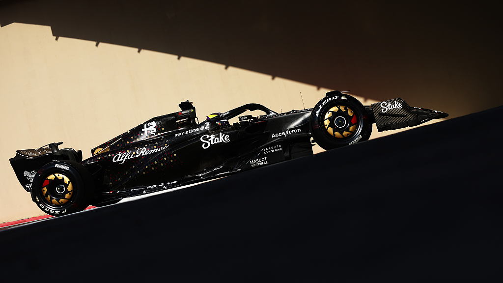 Alfa Romeo and Stake are shown on the Sauber race car's outfit during F1 testing at Yas Marina Circuit in Abu Dhabi, United Arab Emirates, November 28, 2023. /CFP