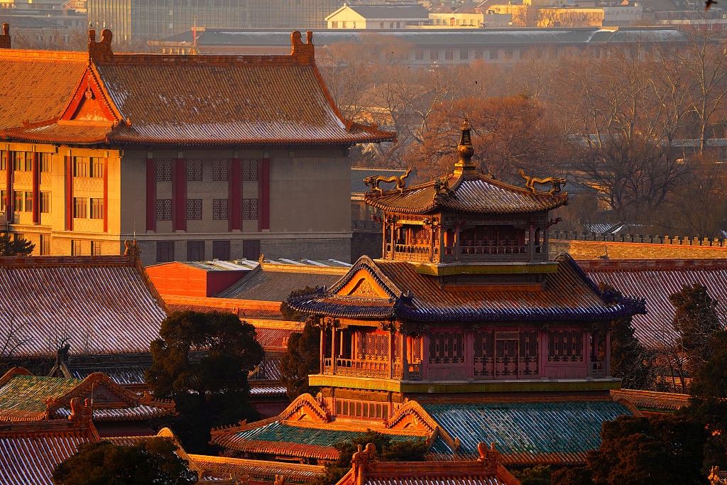 2024 年 1 月 1 日拍摄的照片显示了中国北京故宫的黎明景色。  /CFP