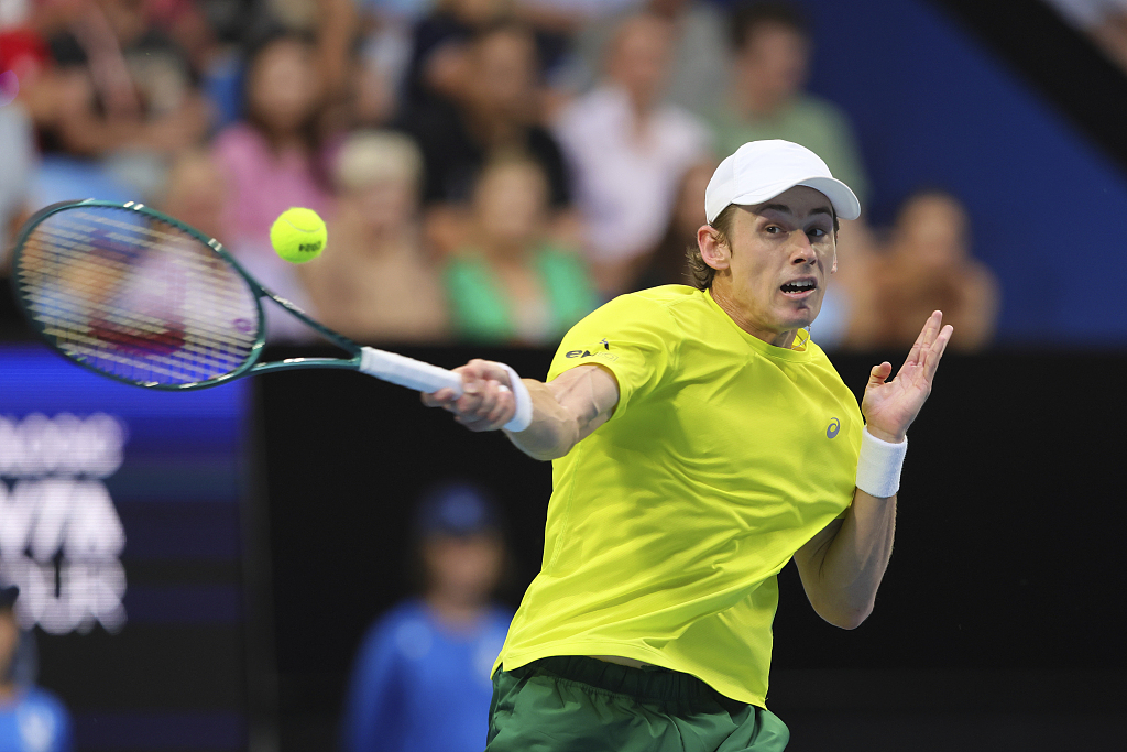 Alex de Minaur of Australia hits a return to Taylor Fritz of the United States during the United Cup at RAC Arena in Perth, Australia, January 1, 2024. /CFP