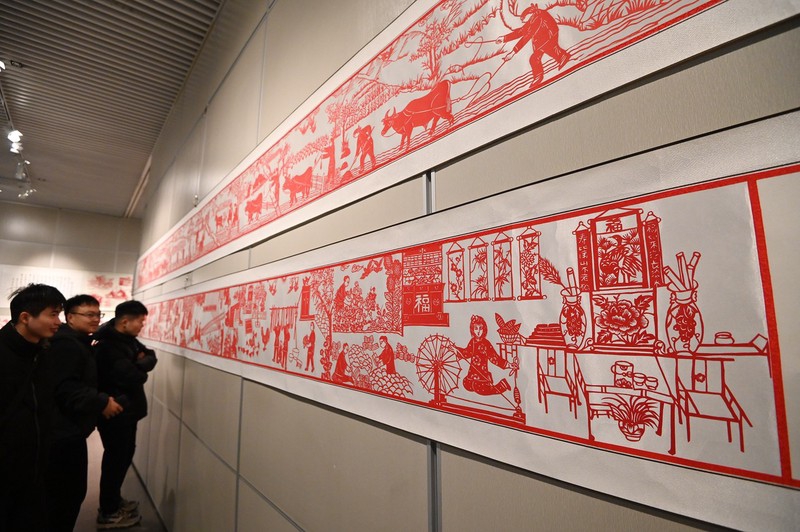 Visitors observe a paper-cutting mural at Handan Museum in Handan, Hebei Province, January 1, 2024. /IC
