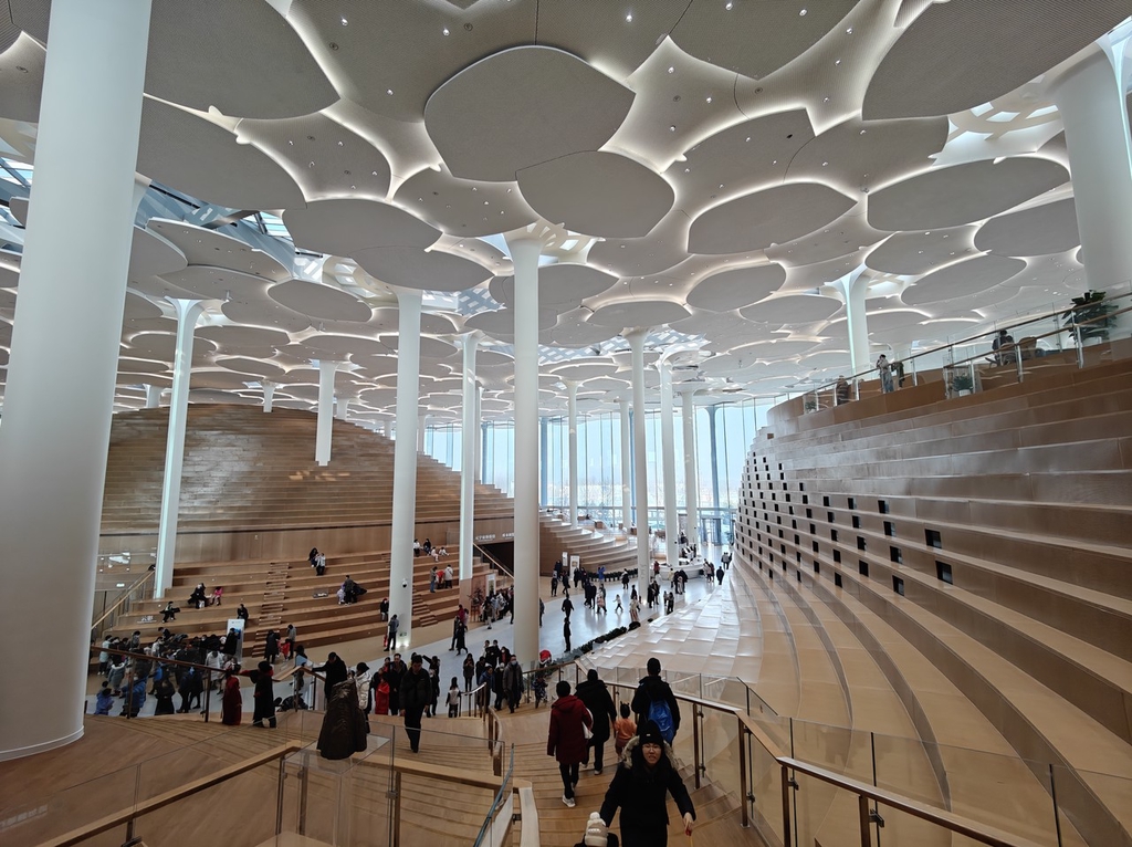 A photo shows the interior of the new Beijing City Library in Beijing on January 1, 2024. /IC