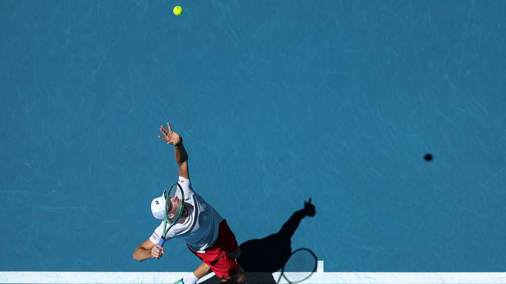 Hubert Hurkacz serves during the United Cup quarterfinal round in Perth, Australia, January 2024. /CFP