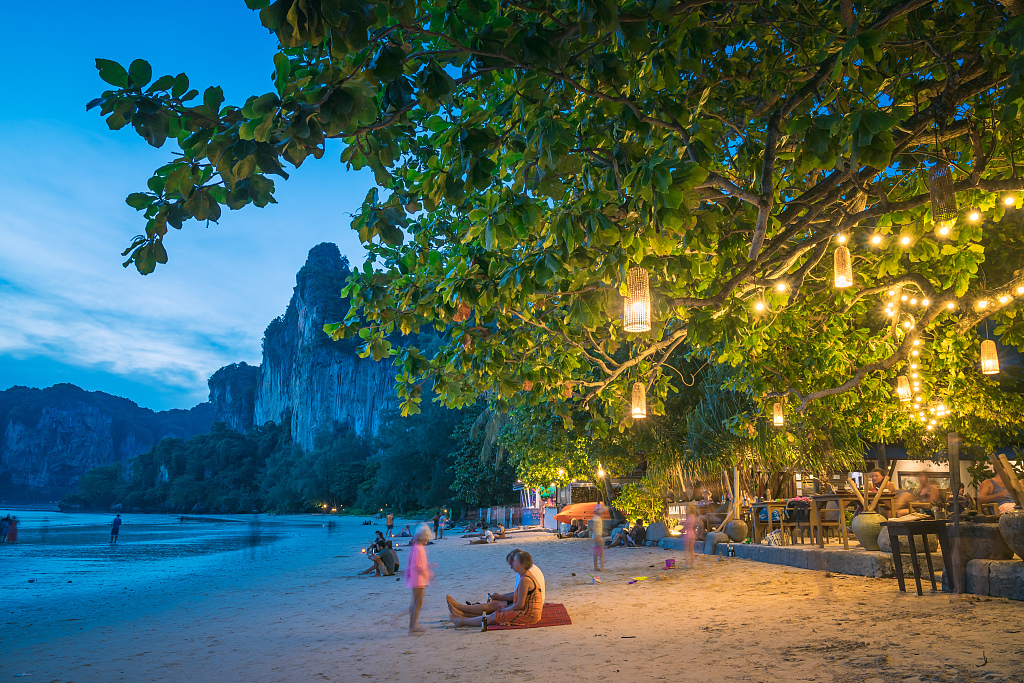 A file photo shows tourists enjoying a beach at dusk in Krabi, Thailand on July 4, 2023. /CFP