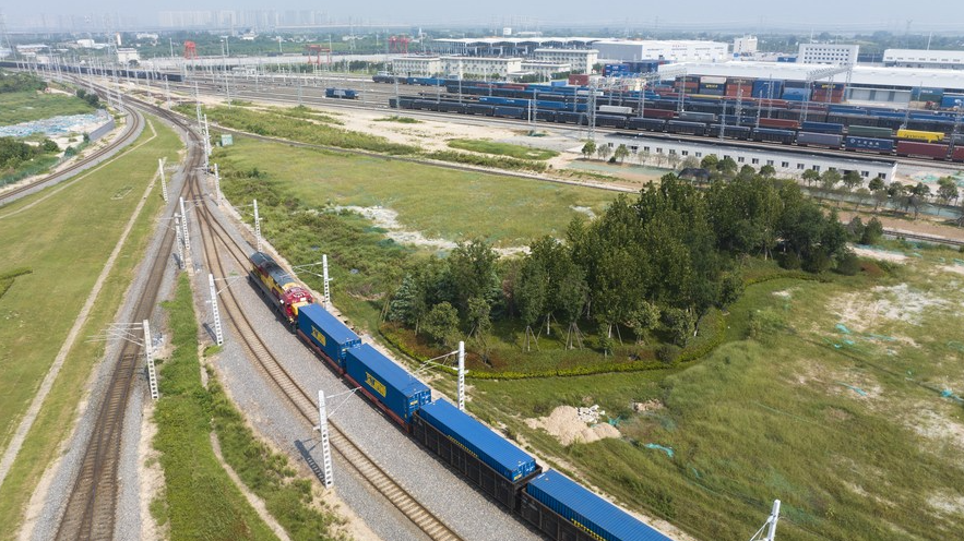 A China-Europe freight train departs from Xi'an International Port in Xi'an, northwest China's Shaanxi Province, September 7, 2023. /Xinhua