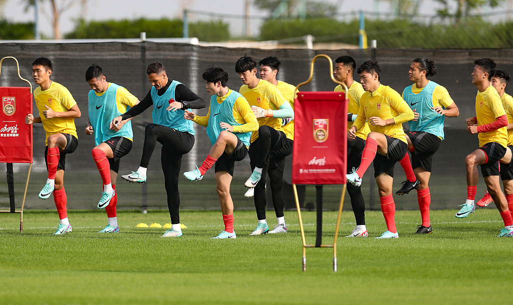 Chinese footballers in a training session prior to the AFC Asian Cup in Abu Dhabi, United Arab Emirates, January 3, 2024. /CFP