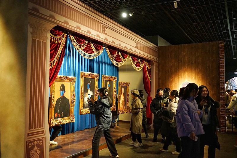 People take photos of exhibits during a visit to the Sherlock Holmes themed exhibition at the Hebei Museum in Shijiazhuang, Hebei Province on December 31, 2023. /CFP