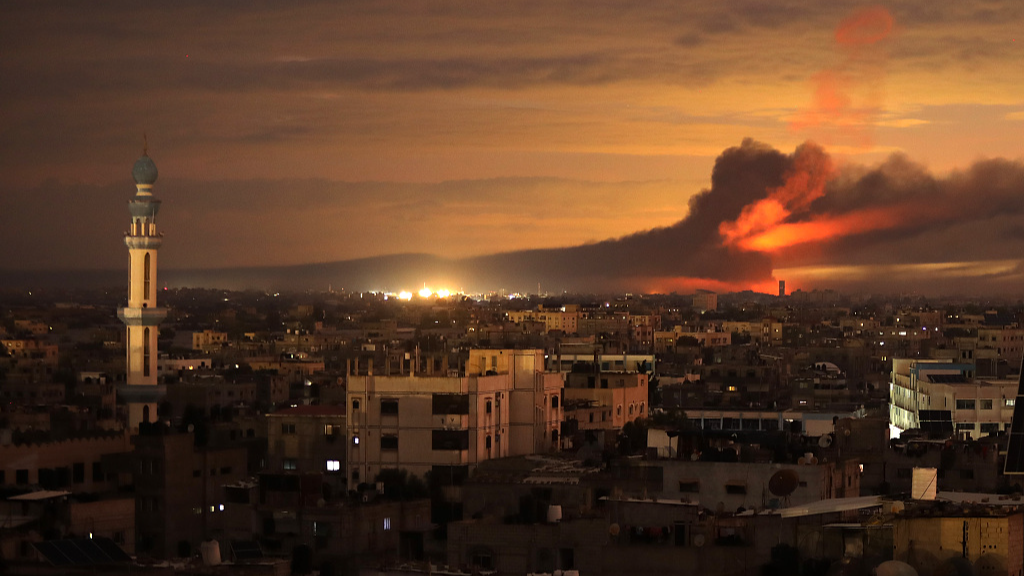 Smoke billows during Israeli bombardment in Khan Yunis, southern Gaza Strip, January 3, 2024. /CFP