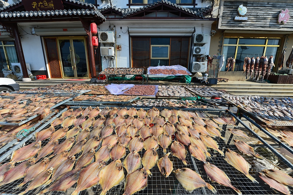 Photo taken on January 4, 2024 shows massive dried fish in Qingdao, Shandong Province. /CFP