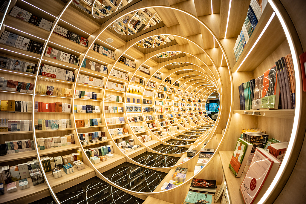Photo taken on January 3, 2024 shows a view of a bookstore with a Mobius strip design in Shenzhen, Guangdong Province. /CFP