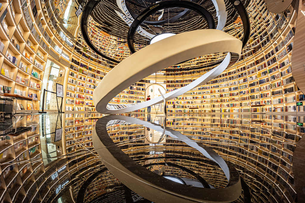 Photo taken on January 3, 2024 shows a view of a bookstore with a Mobius strip design in Shenzhen, Guangdong Province. /CFP