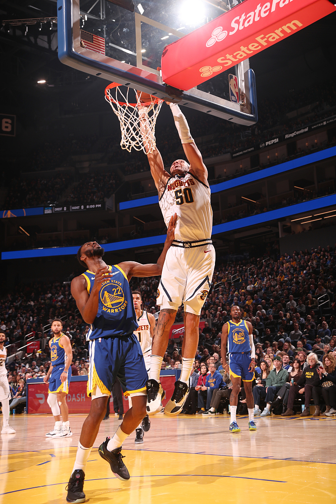 Aaron Gordon (#50) of the Denver Nuggets dunks in the game against the Golden State Warriors at the Chase Center in San Francisco, California, January 4, 2023. /CFP