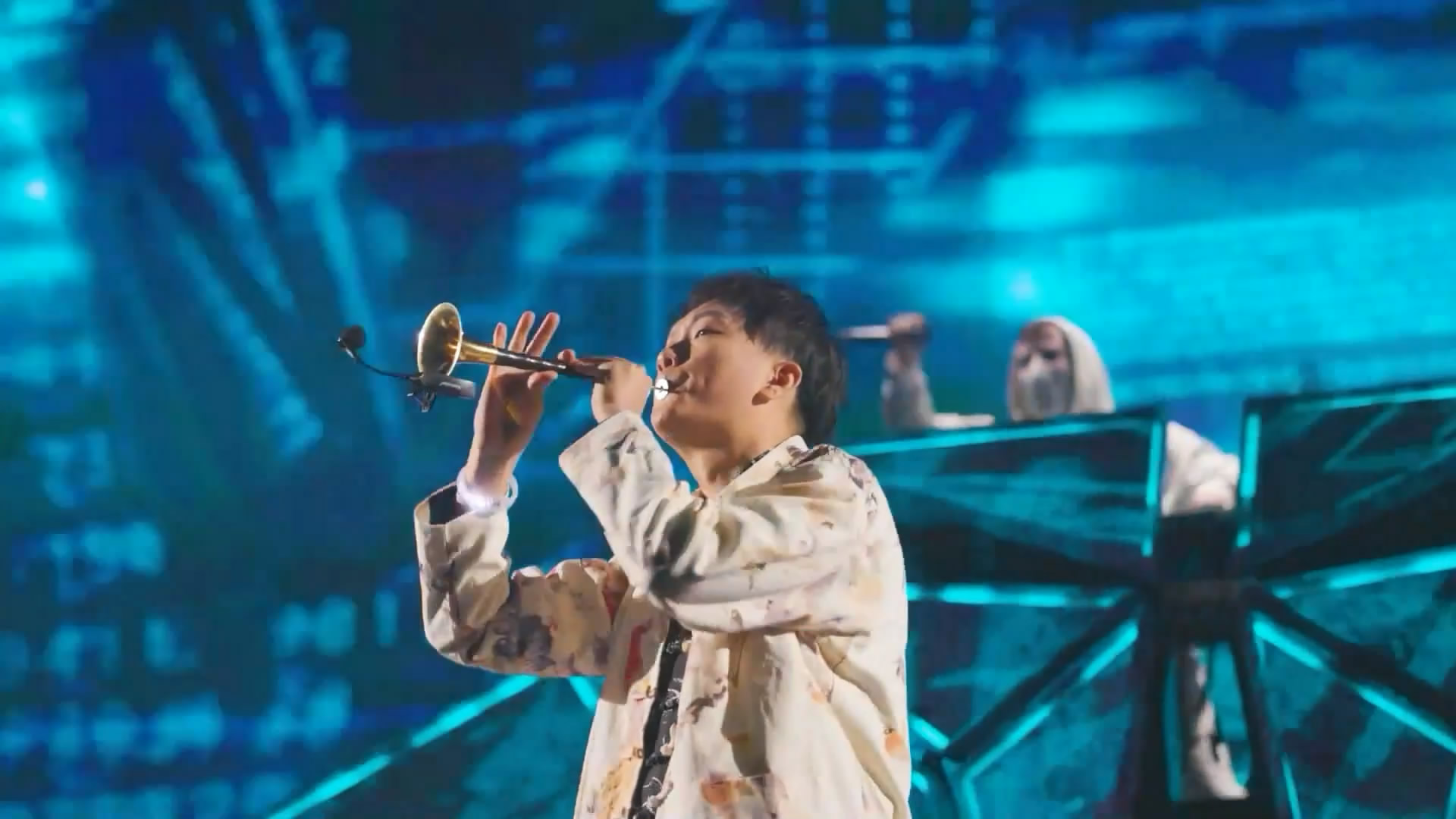 A photo shows Alan Walker (back) and suona player Chuanzi (front) performing together. /Screenshot of footage provided to CGTN