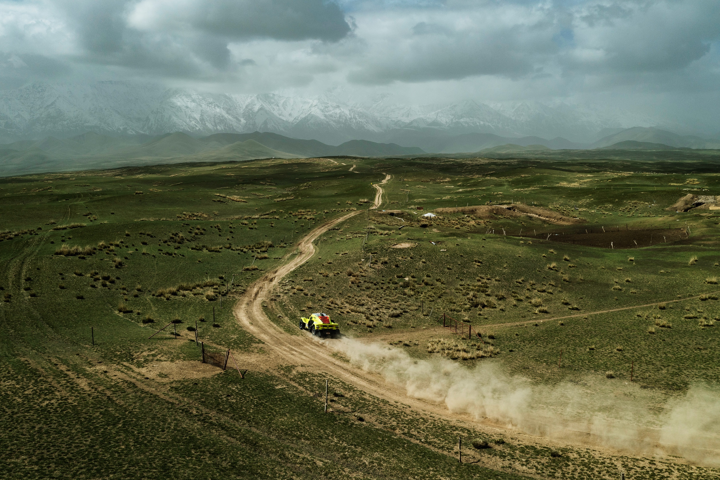 An aerial view of a racing car during the 2019 Taklimakan Rally in Taklimakan Desert, China's Xinjiang Uygur Autonomous Region. /Taklimakan Rally