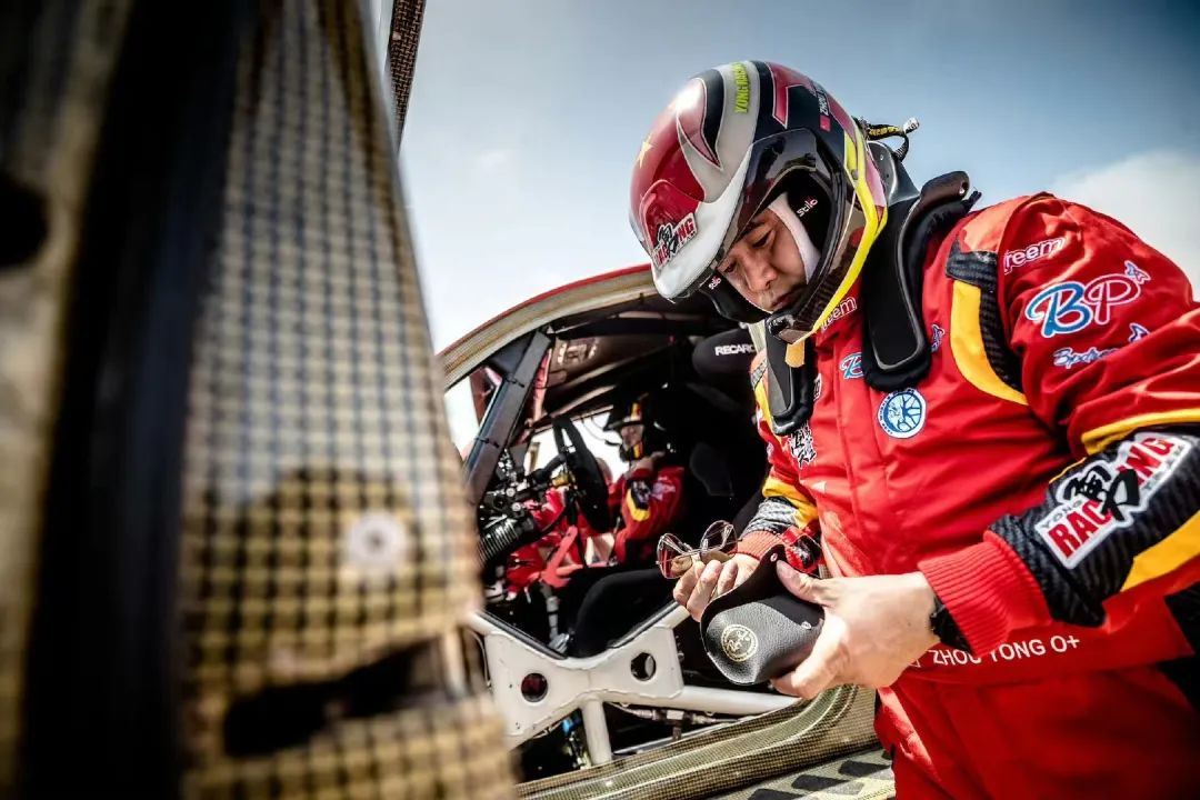 Zhou Yong has competed in the Dakar Rally 13 times. /Taklimakan Rally
