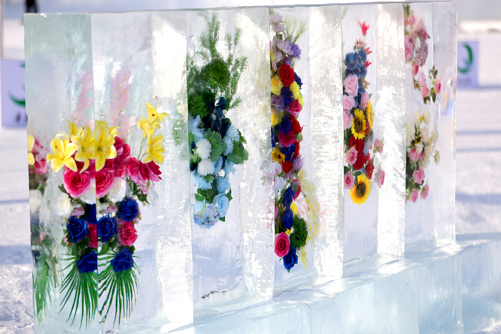 A photo taken on January 4, 2024 shows ice-encased flowers displayed on a street in Changchun, Jilin Province. /CFP