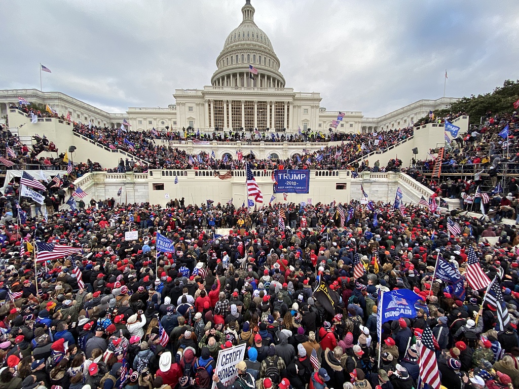 Donald Trump's supporters gather outside the Capitol building in Washington D.C., January 06, 2021. /CFP
