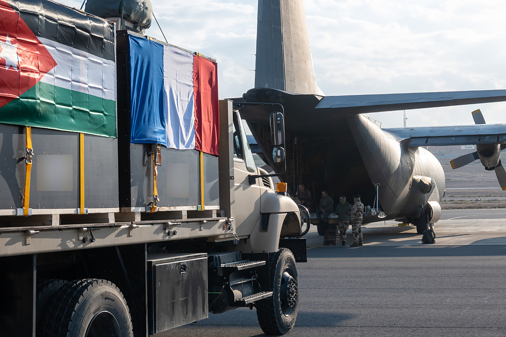 Containers being loaded into a C-130 military plane at a French military airbase in Jordan, January 4, 2024. /CFP 