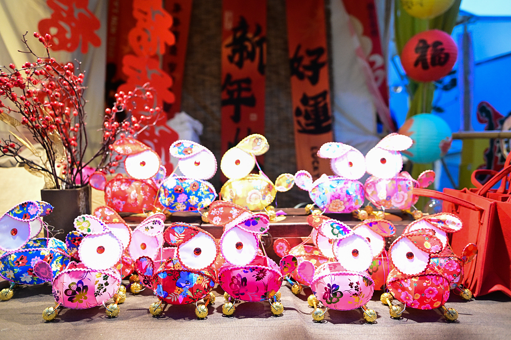 Rabbit-shaped handicrafts are seen at a fair in the Taohuawu street block in Suzhou, east China's Jiangsu Province, on January 1, 2024. /CFP