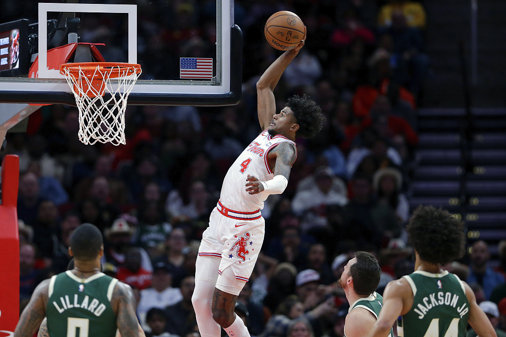 Jalen Green (#4) of the Houston Rockets dunks in the game against the Milwaukee Bucks at Toyota Center in Houston, Texas, January 6, 2024. /CFP