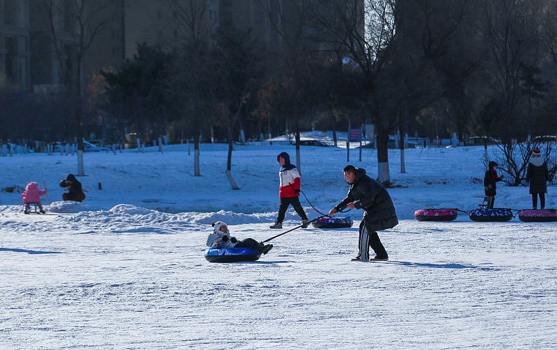 Local residents indulge their passion for winter sports and activities in Shenyang City, Liaoning Province, January 6, 2024. /CFP