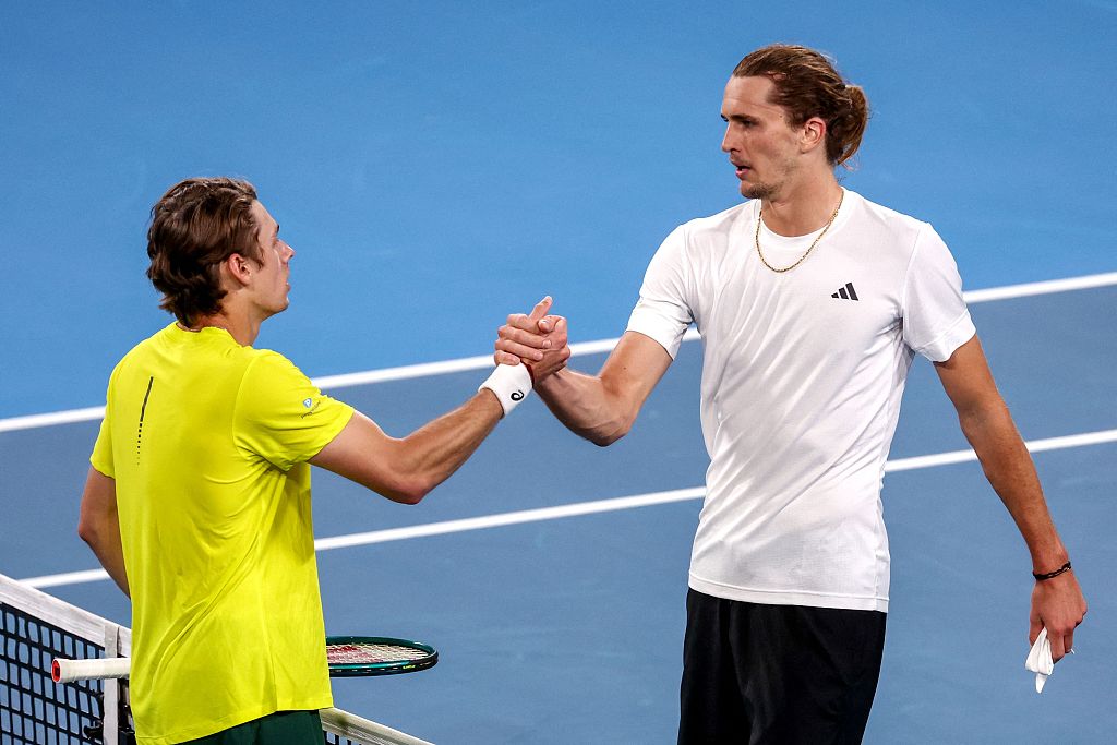Australia's Alex De Minaur (L) greets Germany's Alexander Zverev at the end of their singles match during the United Cup in Sydney, Australia, January 6, 2024. /CFP