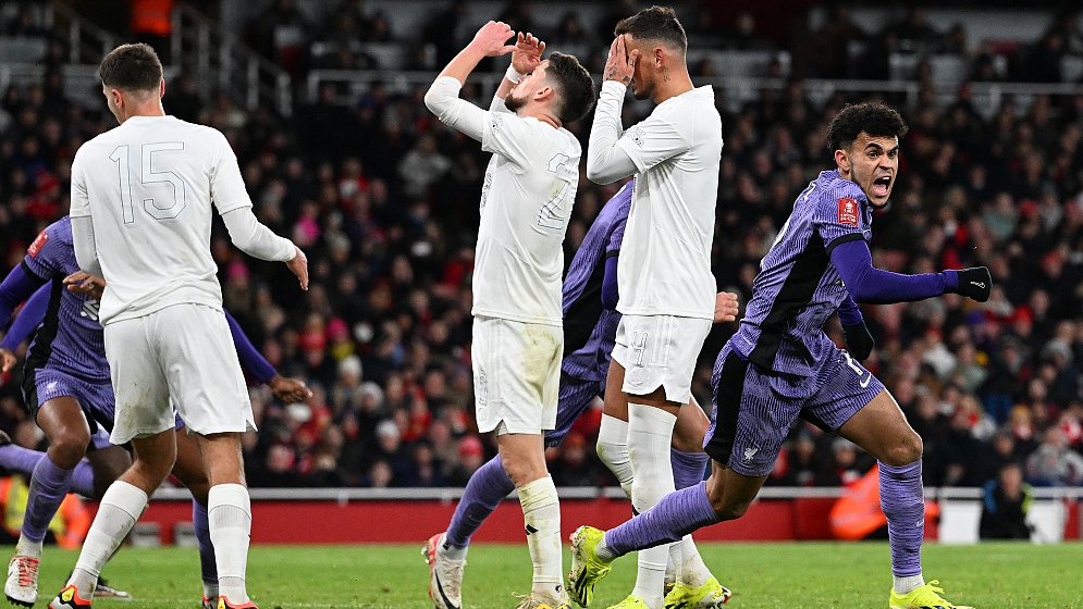 Arsenal players (white) in frustration as Luis Diaz of Liverpool celebrates his goal during their FA Cup clash at Emirates Stadium in London, England, January 7, 2024. /CFP