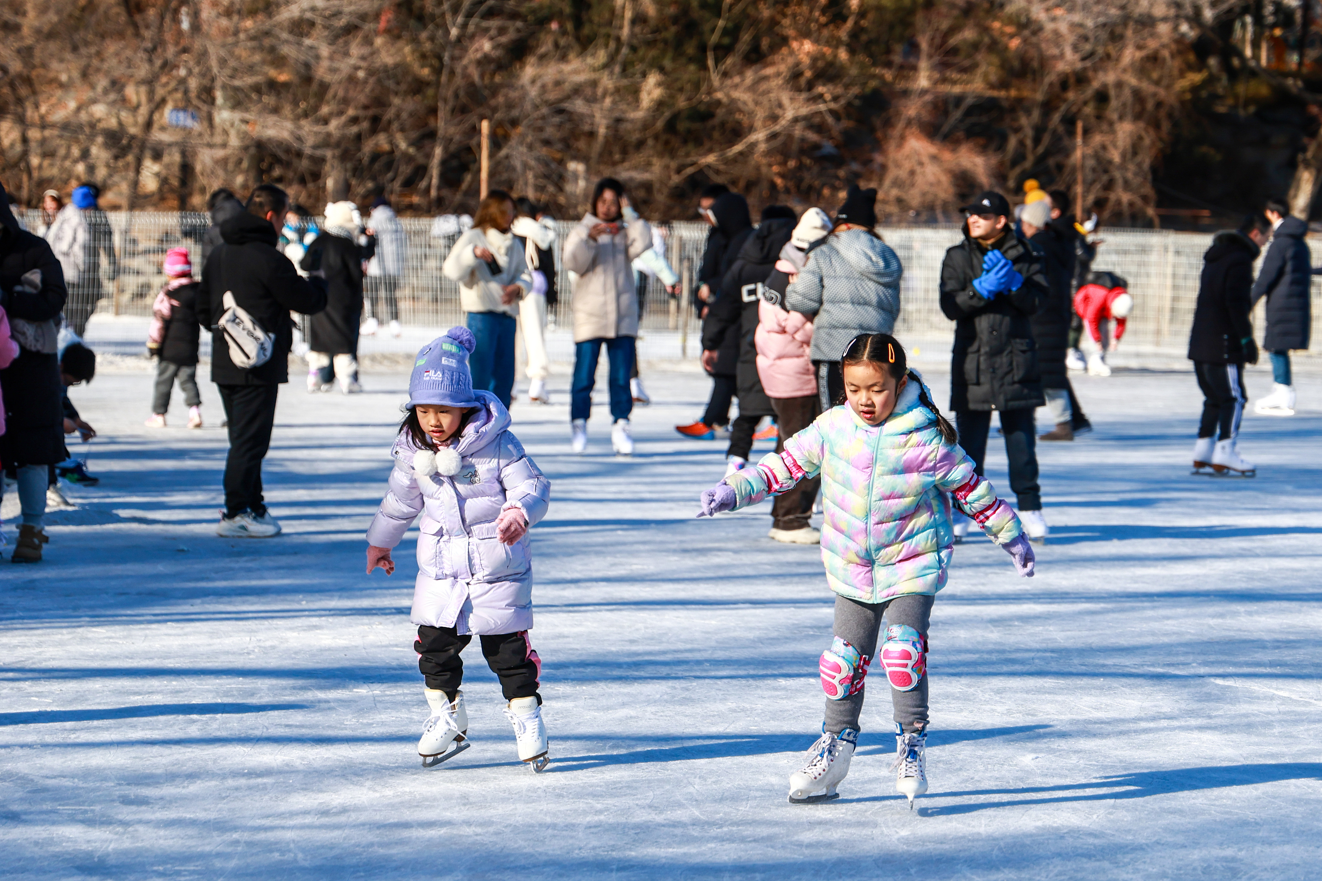 The ice rink of Peking University's Weiming Lake opens to the public, Beijing, January 7, 2024. /CFP