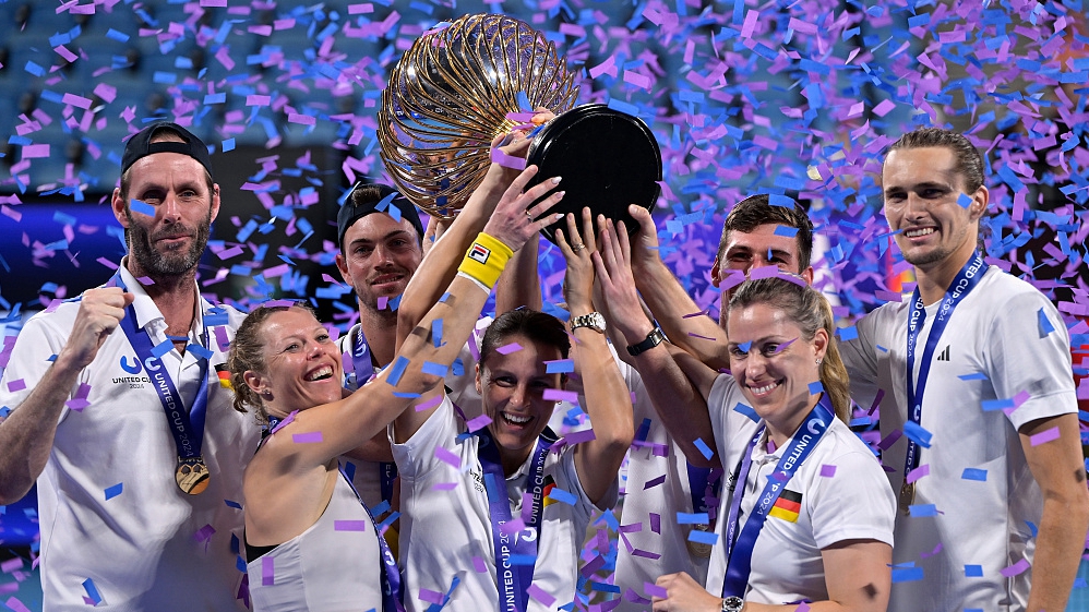 Germany players hold the United Cup trophy aloft at Ken Rosewall Arena in Sydney, Australia, January 7, 2024. /CFP
