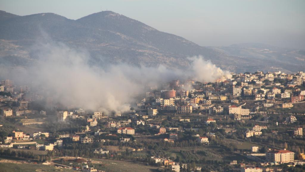 Billowing smoke pictured after Israeli airstrikes in Khiam, Lebanon, January 6, 2024. /Xinhua
