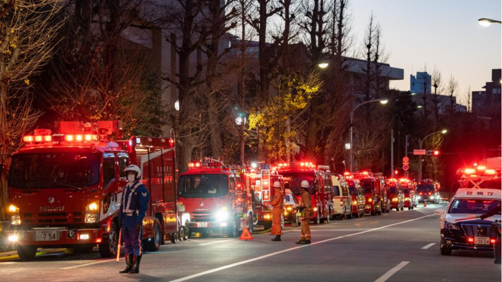 Firefighters and policemen work near the residence of former Japanese Prime Minister Kakuei Tanaka in Tokyo, Japan, January 8, 2024. /Xinhua