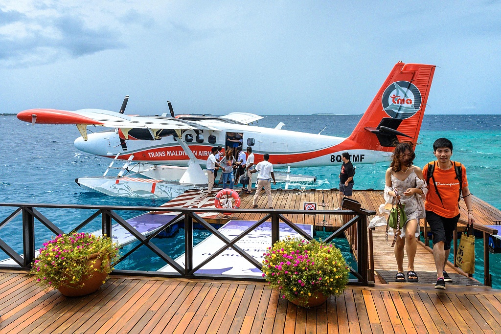 Tourists disembark from a seaplane at a resort in Baa Atoll, Maldives, September 24, 2023. /CFP

