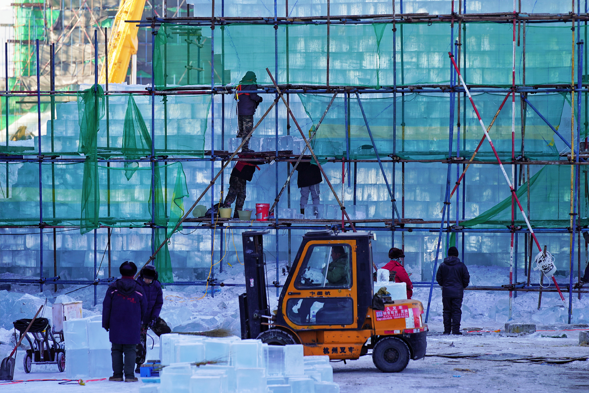 Ice bricks are being transported to the construction site of Harbin Ice-Snow World. /CFP