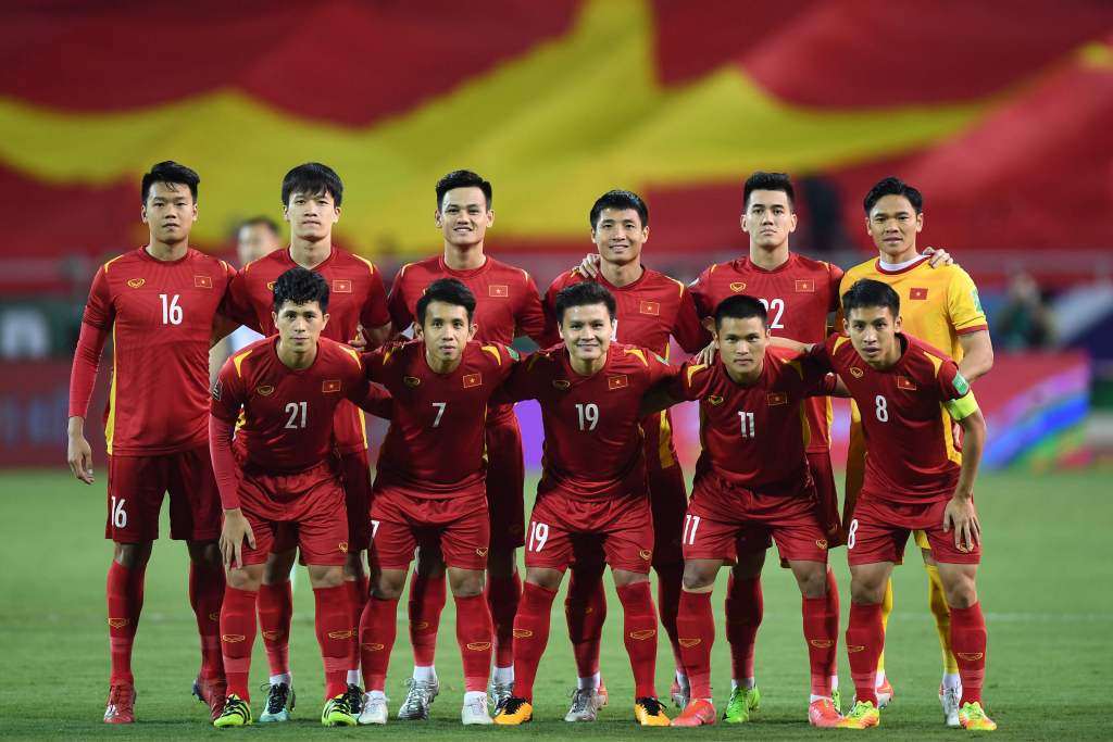 Vietnam players pose for a picture ahead of the 2022 FIFA World Cup third round qualifying match against China at My Dinh National Stadium in Hanoi on February 1, 2022. /CFP