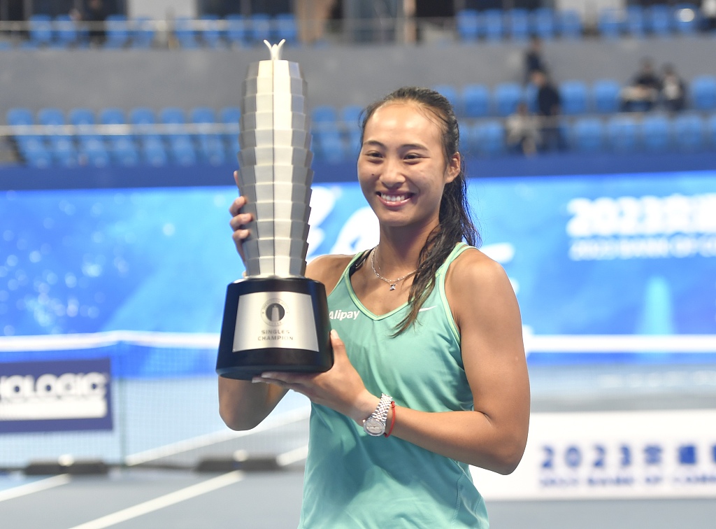 China's Zheng Qinwen poses with the trophy after winning the Zhengzhou Open at Zhengzhou, China, October 15, 2023. /CFP