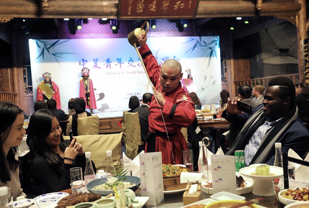 A photo taken on January 7, 2024 shows American students appreciating Chinese folk art in Chengdu, Sichuan Province. /CFP