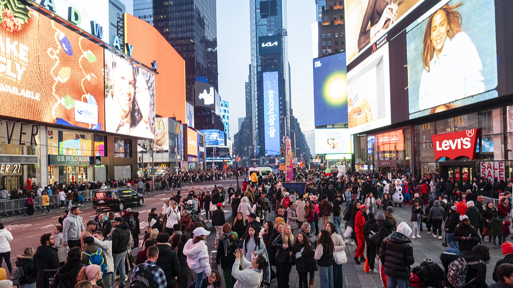 Tourists walk in Times Square, New York, December 26, 2023. /CFP